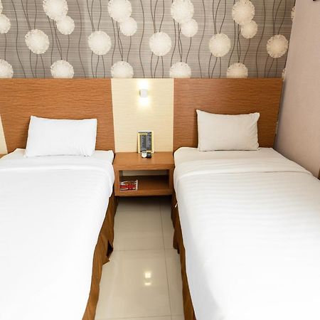 Neo Cempaka Hill Hotel Джембер Екстер'єр фото