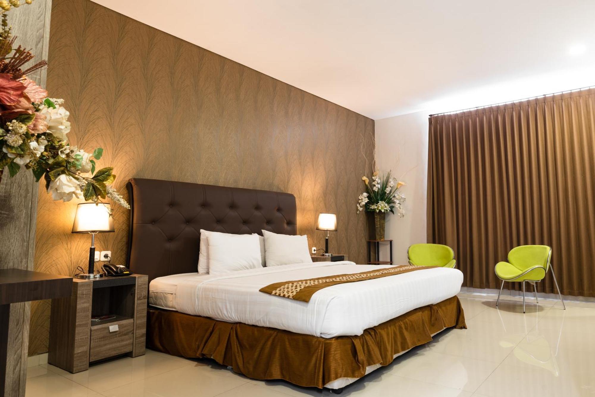 Neo Cempaka Hill Hotel Джембер Екстер'єр фото